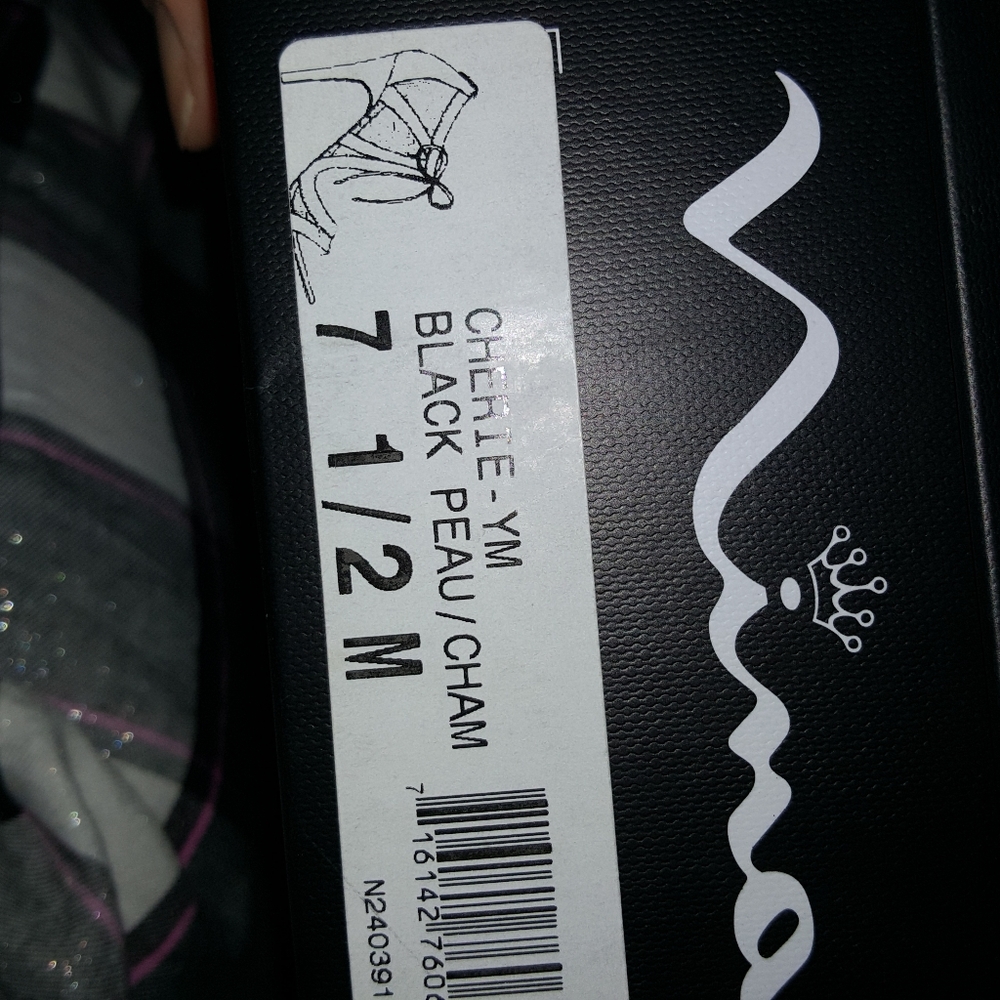 Shoes - Picture 5 of 5